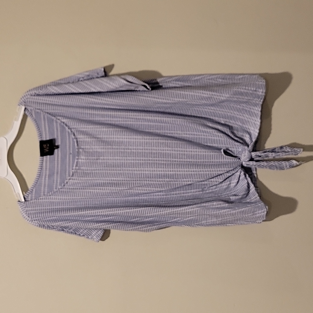 3/$20 🌿 Anthropologie Tie Front Top